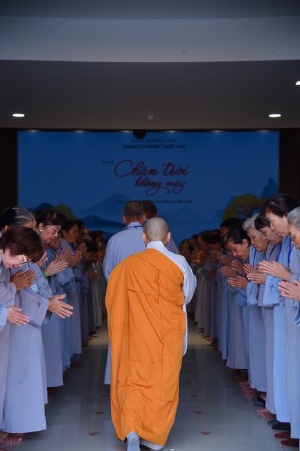 Dharma Talk Cloudless skyline in the 100th Seven-Day Retreat