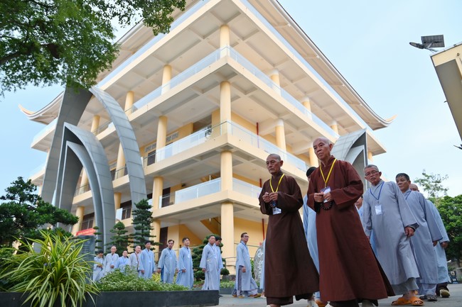 Dharma Talk Cloudless skyline in the 100th Seven-Day Retreat