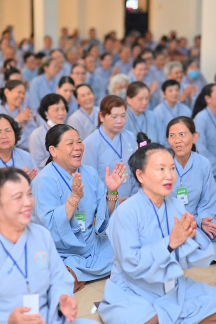 Dharma Talk “Stop and transform karma” – The 100th Seven-Day Retreat.