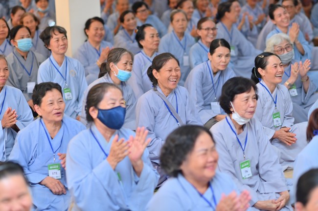 Dharma Talk “Stop and transform karma” – The 100th Seven-Day Retreat.