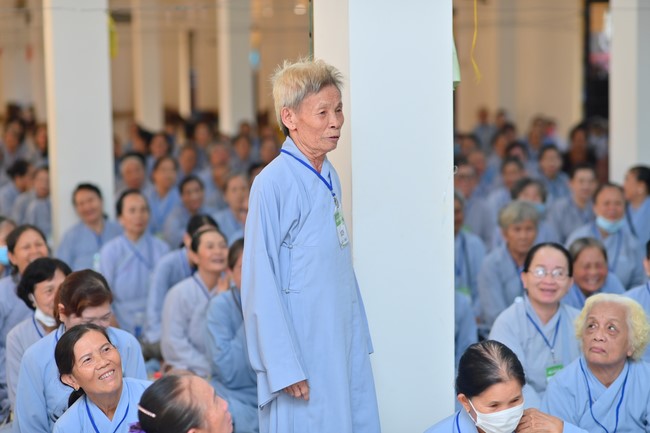 Dharma Talk “Stop and transform karma” – The 100th Seven-Day Retreat.