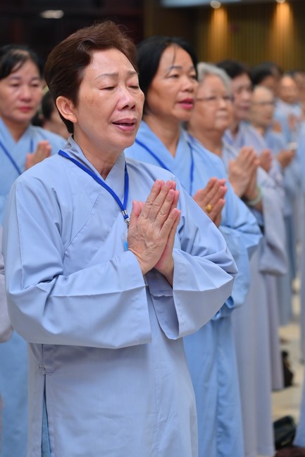 Dharma Talk “Stop and transform karma” – The 100th Seven-Day Retreat.