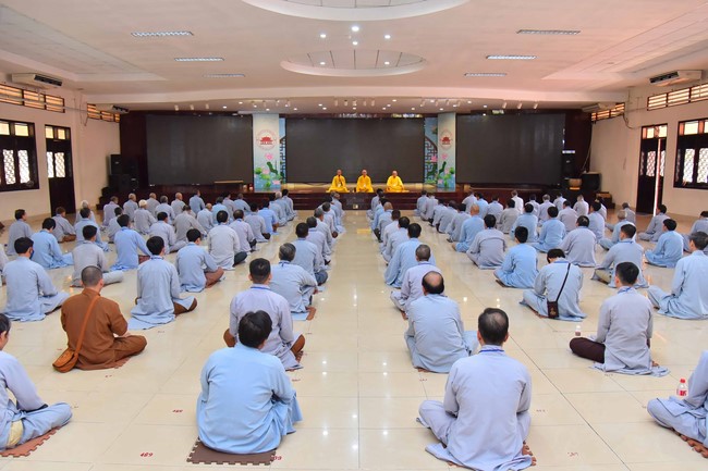 Dharma Talk “Stop and transform karma” – The 100th Seven-Day Retreat.