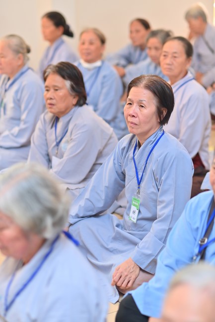 Dharma Talk “Stop and transform karma” – The 100th Seven-Day Retreat.