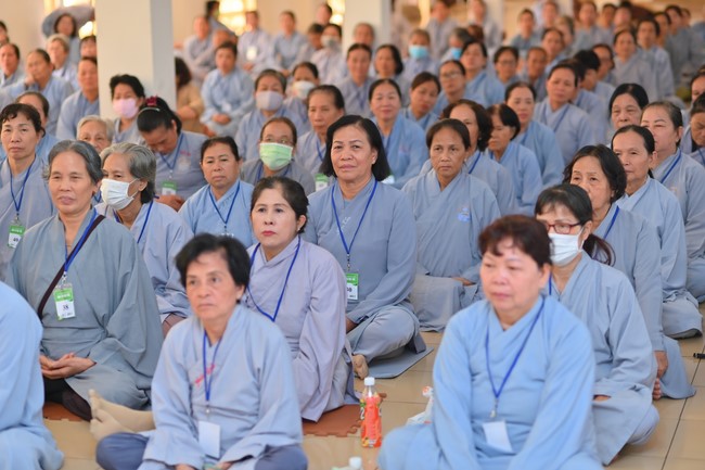 Dharma Talk “Stop and transform karma” – The 100th Seven-Day Retreat.