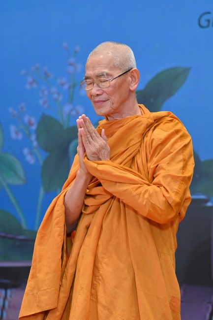 Dharma Talk “Stop and transform karma” – The 100th Seven-Day Retreat.