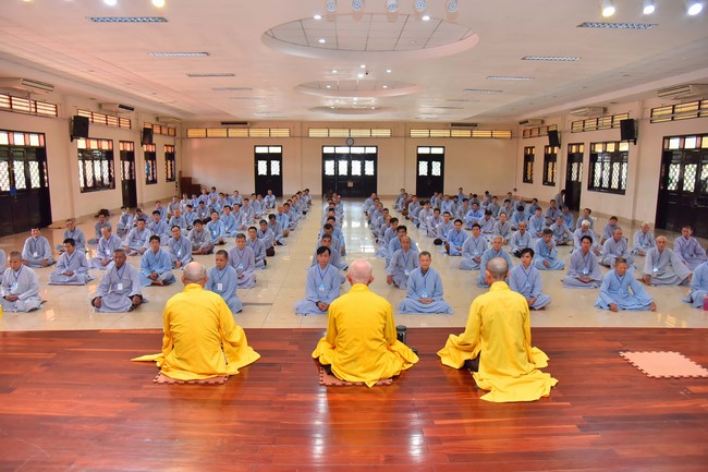 Dharma Talk “Stop and transform karma” – The 100th Seven-Day Retreat.