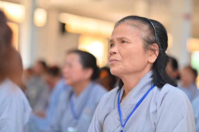 Dharma Talk “Stop and transform karma” – The 100th Seven-Day Retreat.