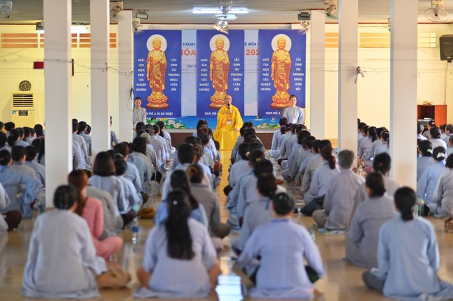 Dharma Talk “Stop and transform karma” – The 100th Seven-Day Retreat.