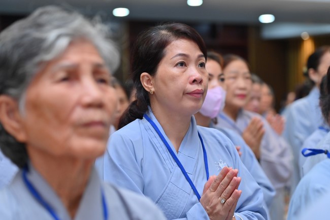 Dharma Talk “Stop and transform karma” – The 100th Seven-Day Retreat.