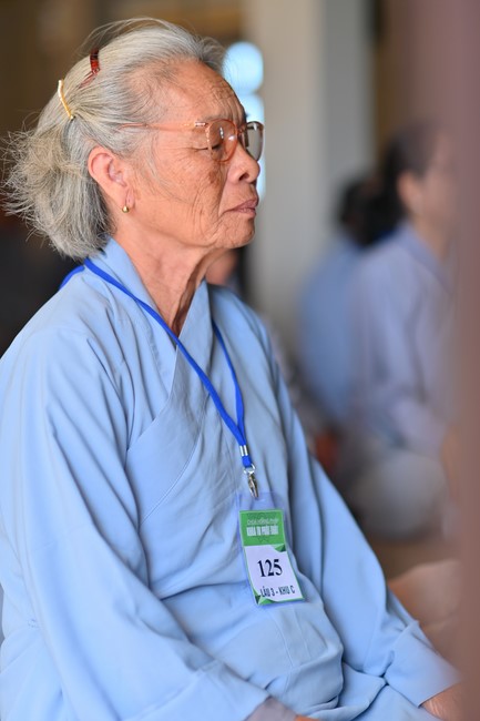 Dharma Talk “Stop and transform karma” – The 100th Seven-Day Retreat.