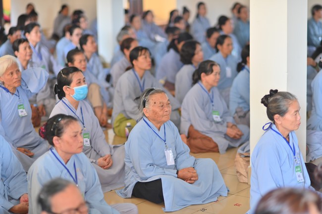 Dharma Talk “Stop and transform karma” – The 100th Seven-Day Retreat.