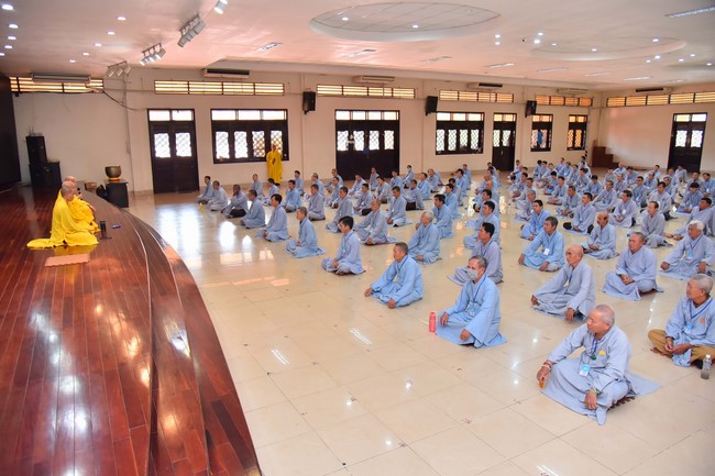 Dharma Talk “Stop and transform karma” – The 100th Seven-Day Retreat.