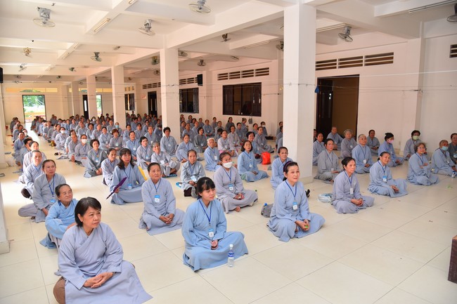 Dharma Talk “Stop and transform karma” – The 100th Seven-Day Retreat.