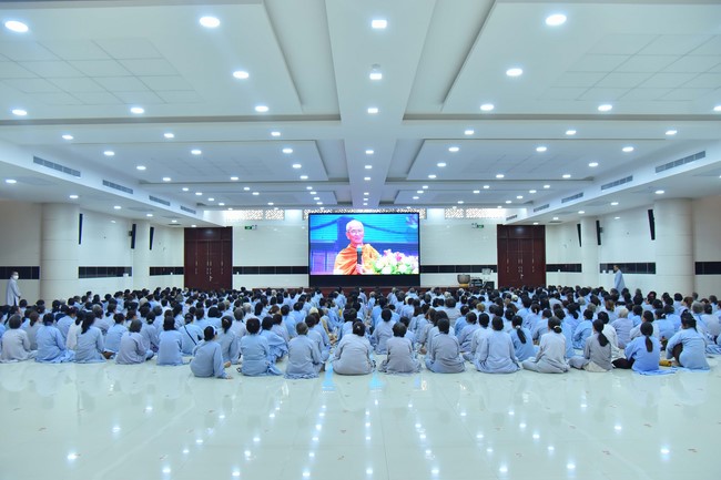 Dharma Talk “Stop and transform karma” – The 100th Seven-Day Retreat.