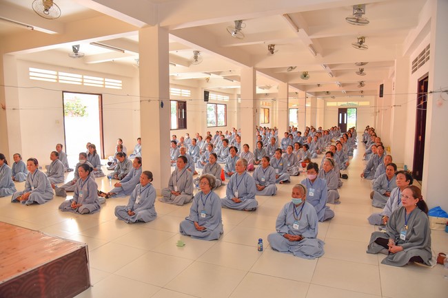 Dharma Talk “Stop and transform karma” – The 100th Seven-Day Retreat.