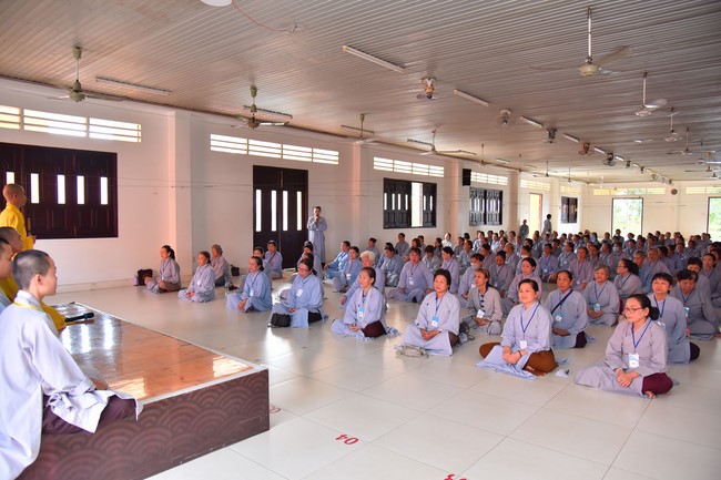 Dharma Talk “Stop and transform karma” – The 100th Seven-Day Retreat.