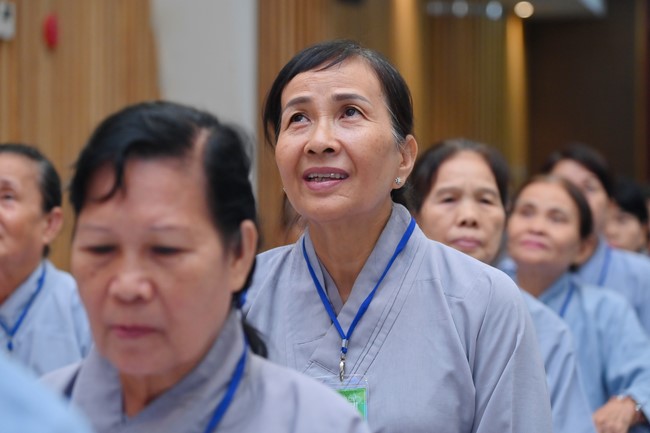 Dharma Talk “Stop and transform karma” – The 100th Seven-Day Retreat.