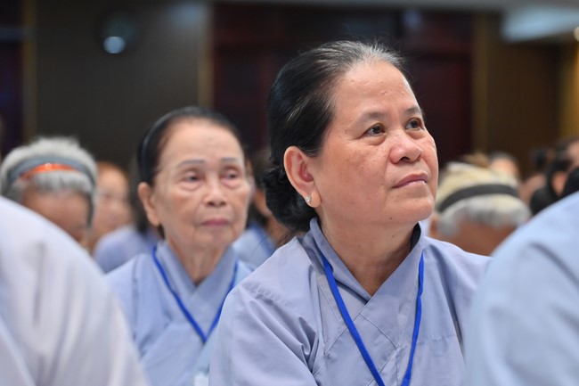 Dharma Talk “Stop and transform karma” – The 100th Seven-Day Retreat.