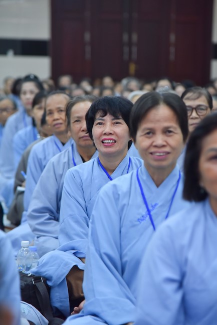 Dharma Talk “Stop and transform karma” – The 100th Seven-Day Retreat.