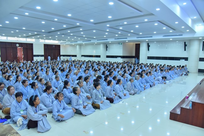 Dharma Talk “Stop and transform karma” – The 100th Seven-Day Retreat.