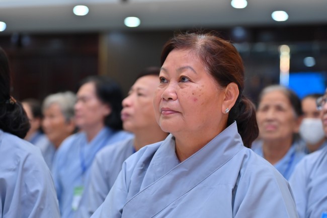 Dharma Talk “Stop and transform karma” – The 100th Seven-Day Retreat.