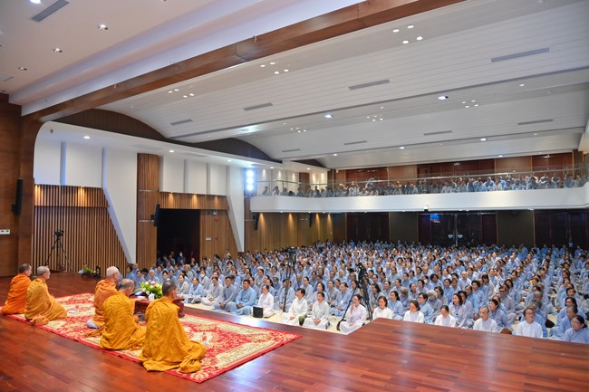 Dharma Talk “Stop and transform karma” – The 100th Seven-Day Retreat.