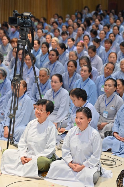 Dharma Talk “Stop and transform karma” – The 100th Seven-Day Retreat.