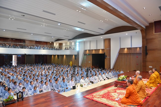 Dharma Talk “Stop and transform karma” – The 100th Seven-Day Retreat.