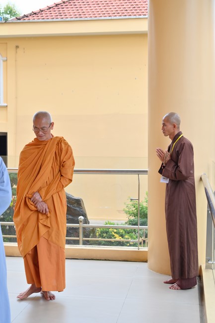 Dharma Talk “Stop and transform karma” – The 100th Seven-Day Retreat.