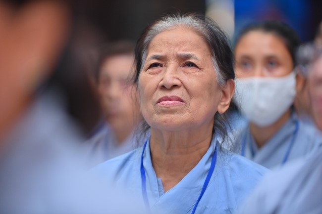 Dharma Talk “Stop and transform karma” – The 100th Seven-Day Retreat.