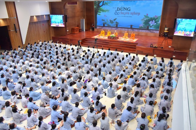 Dharma Talk “Stop and transform karma” – The 100th Seven-Day Retreat.