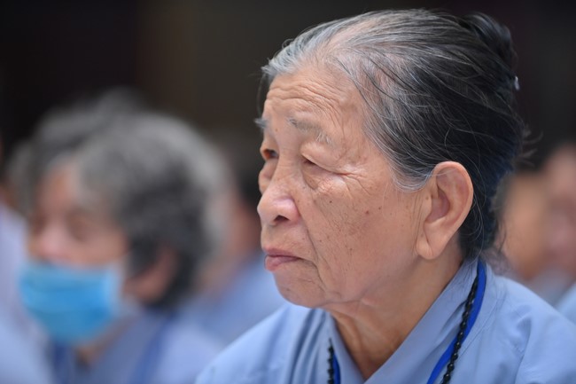 Dharma Talk “Stop and transform karma” – The 100th Seven-Day Retreat.