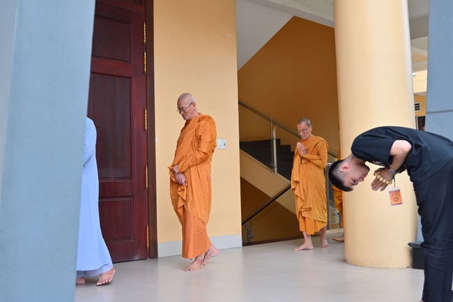 Dharma Talk “Stop and transform karma” – The 100th Seven-Day Retreat.