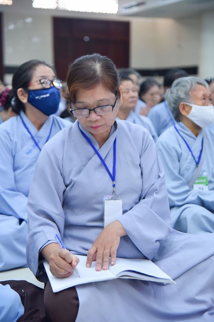 Dharma Talk “Stop and transform karma” – The 100th Seven-Day Retreat.