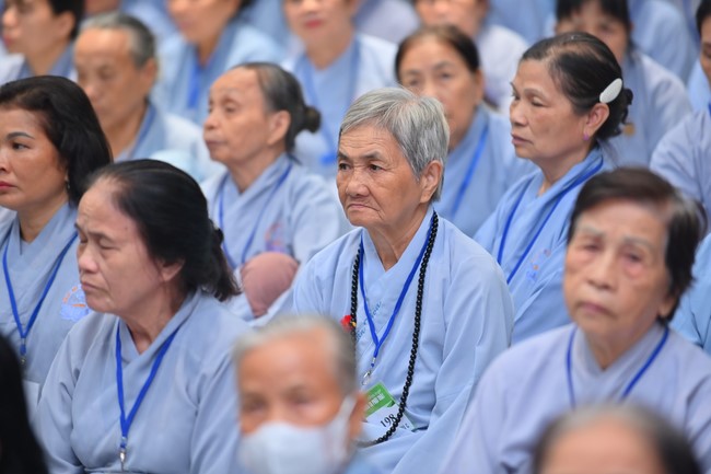 Dharma Talk “Stop and transform karma” – The 100th Seven-Day Retreat.