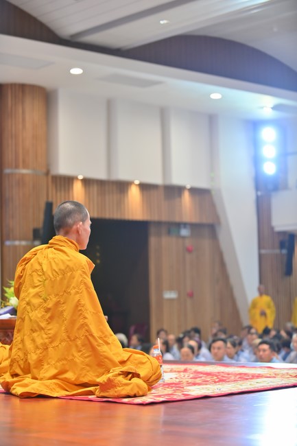 Dharma Talk “Stop and transform karma” – The 100th Seven-Day Retreat.