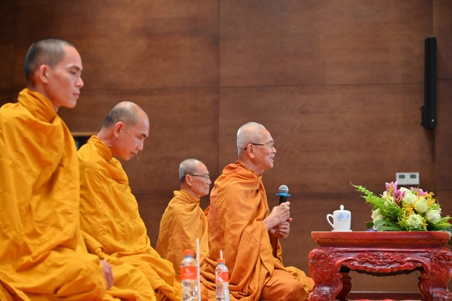 Dharma Talk “Stop and transform karma” – The 100th Seven-Day Retreat.