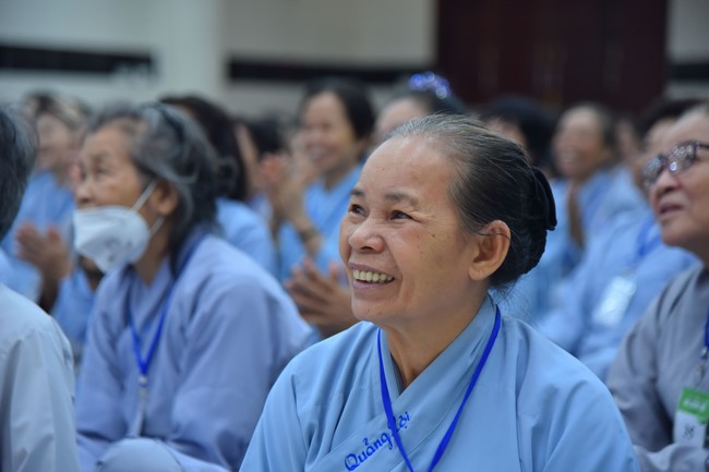 Dharma Talk “Stop and transform karma” – The 100th Seven-Day Retreat.