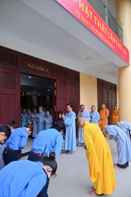 Dharma Talk “Stop and transform karma” – The 100th Seven-Day Retreat.