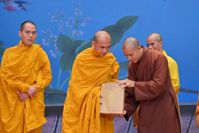 Dharma Talk “Stop and transform karma” – The 100th Seven-Day Retreat.