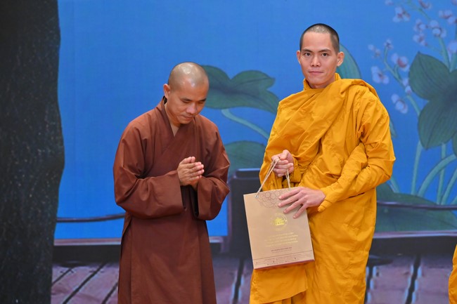 Dharma Talk “Stop and transform karma” – The 100th Seven-Day Retreat.