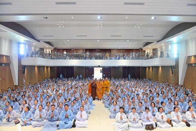 Dharma Talk “Stop and transform karma” – The 100th Seven-Day Retreat.