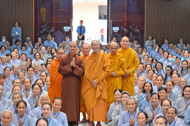 Dharma Talk “Stop and transform karma” – The 100th Seven-Day Retreat.