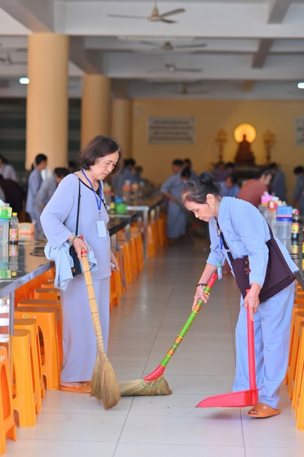 Dharma Talk “Stop and transform karma” – The 100th Seven-Day Retreat.