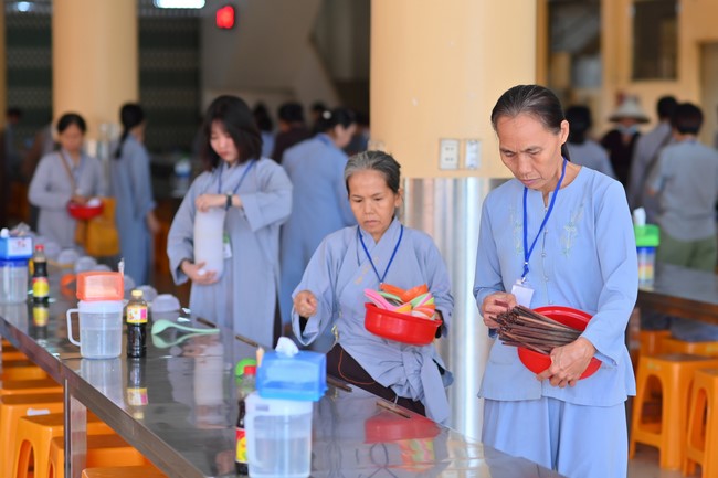 Dharma Talk “Stop and transform karma” – The 100th Seven-Day Retreat.