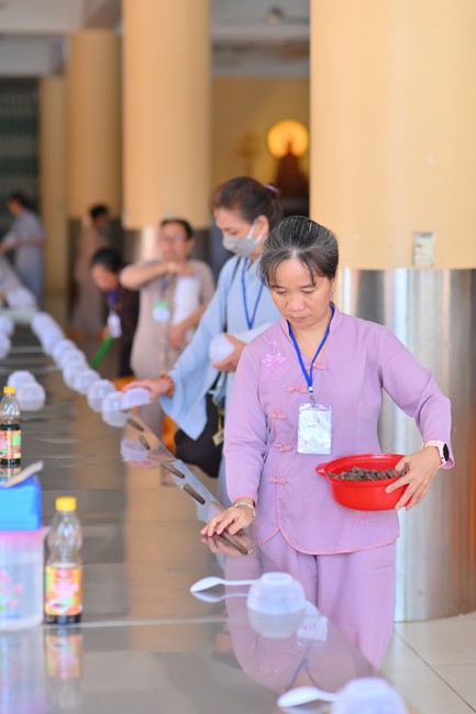 Dharma Talk “Stop and transform karma” – The 100th Seven-Day Retreat.