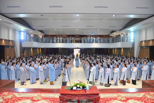 Dharma Talk “Stop and transform karma” – The 100th Seven-Day Retreat.