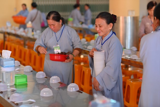 Dharma Talk “Stop and transform karma” – The 100th Seven-Day Retreat.