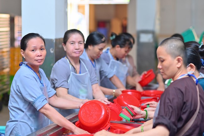 Dharma Talk “Stop and transform karma” – The 100th Seven-Day Retreat.